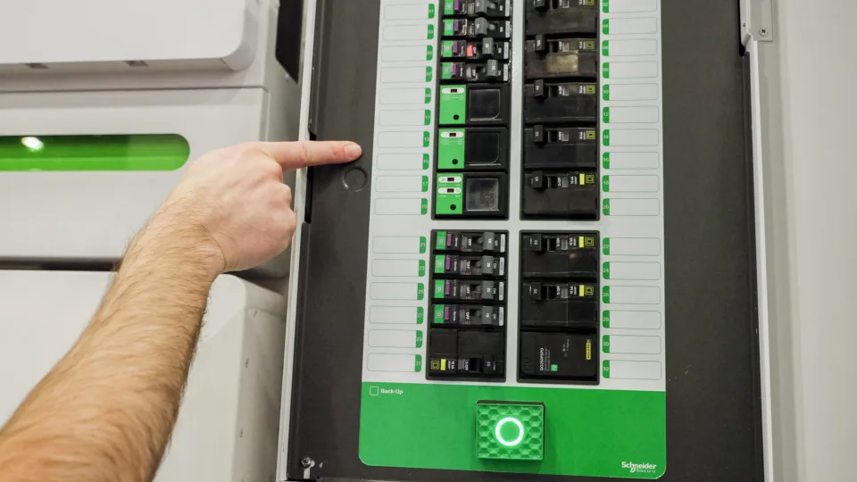 Умные электротехнические устройства от Schneider Electric